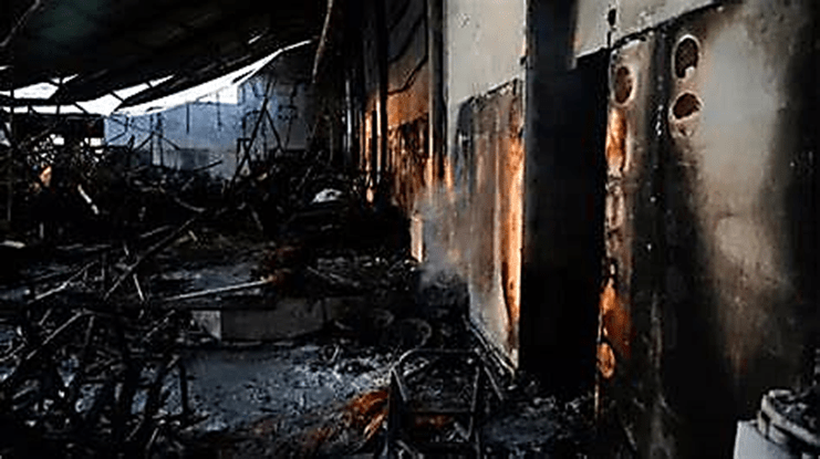 السلطات العراقية تؤجل إعلان نتائج التحقيقات في حادثة حريق نينوى 4 حريق نينوى: صالة الحمدانية بعد الحريق