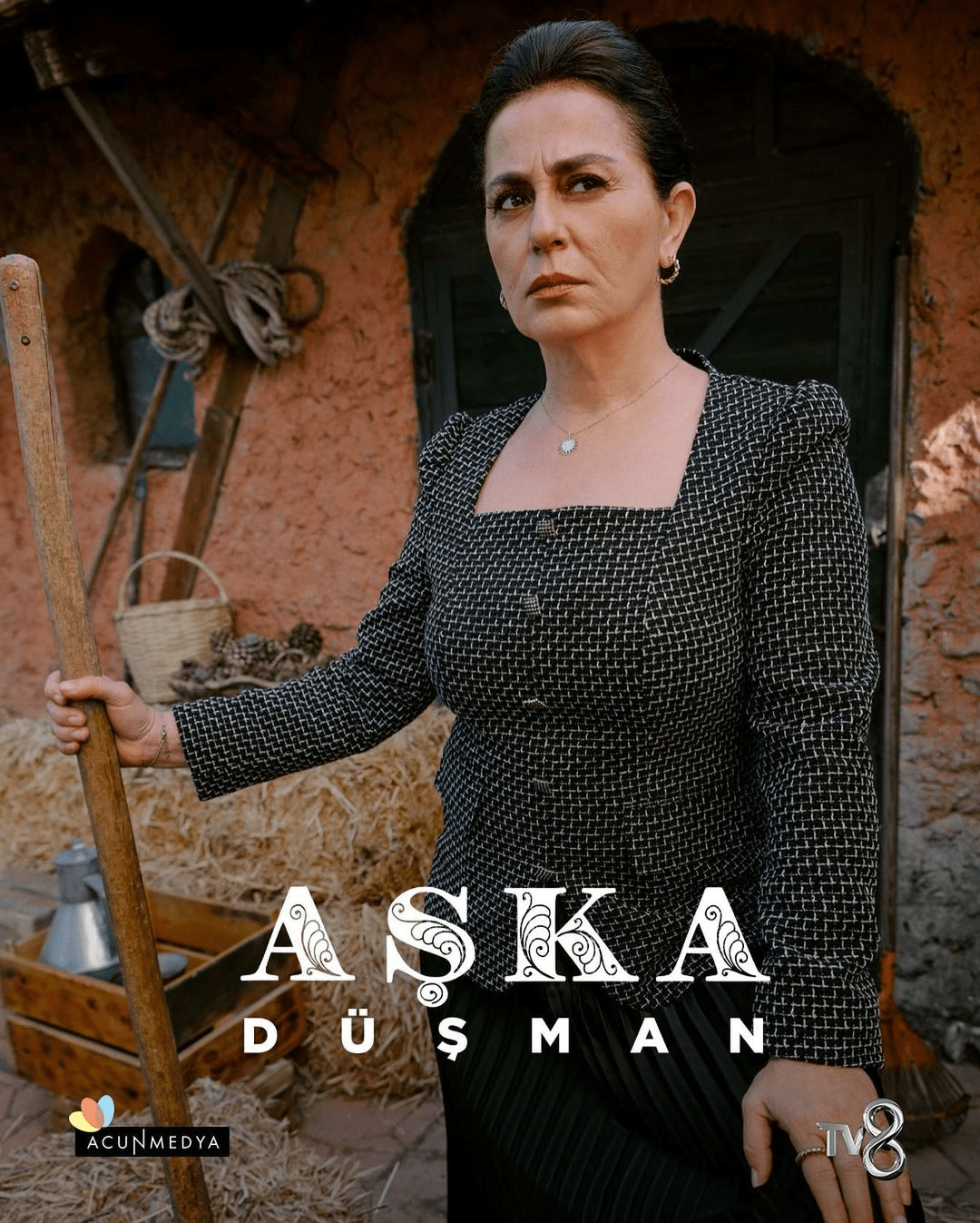 أبطال مسلسل عدوة للحب التركي 2024 (Aska Dusman) 6 بحرية (نازان كيسال)