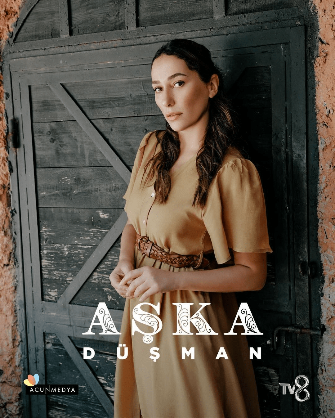 أبطال مسلسل عدوة للحب التركي 2024 (Aska Dusman) 9 فيراسيت (إسراء روشان)