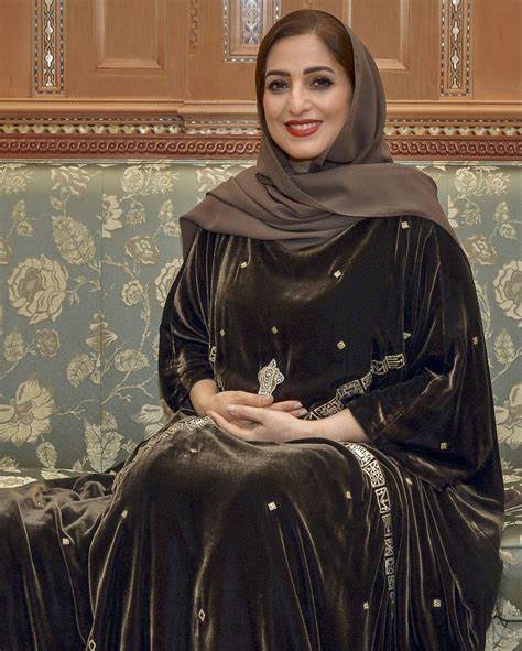 شاهد جمال وأناقة عهد البوسعيدية سيدة سلطنة عمان الأولى 11 صور من إطلالة السيدة عهد البوسعيدية