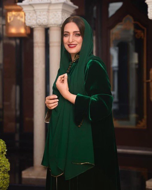 شاهد جمال وأناقة عهد البوسعيدية سيدة سلطنة عمان الأولى 12 صور من إطلالة السيدة عهد البوسعيدية