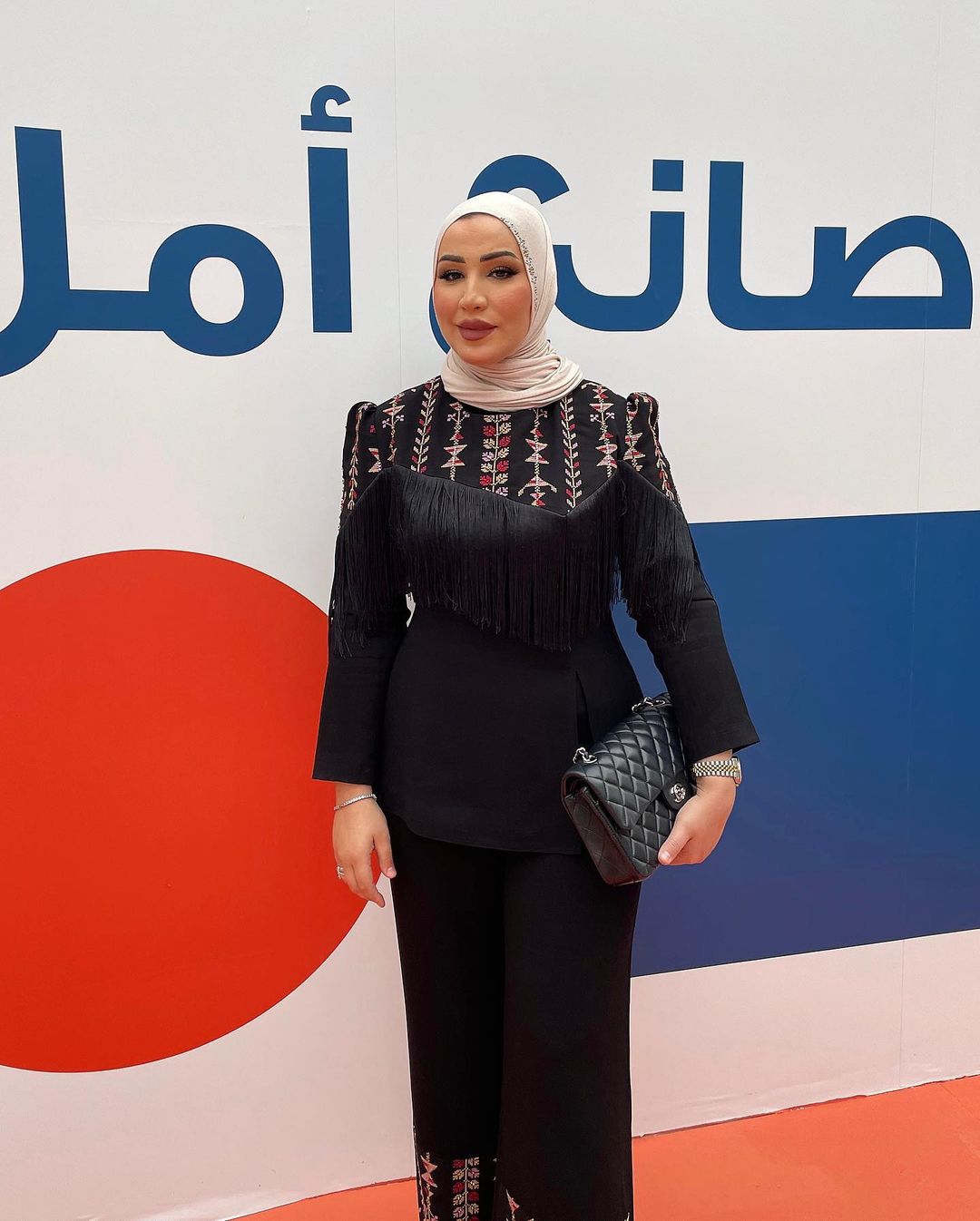 شاهد إطلالة نجمات العرب في حفل صناع الأمل الرابع في دبي 2024 14 إطلالة الفنانة نداء شرارة في حفل مبادرة صناع الأمل 2024 2