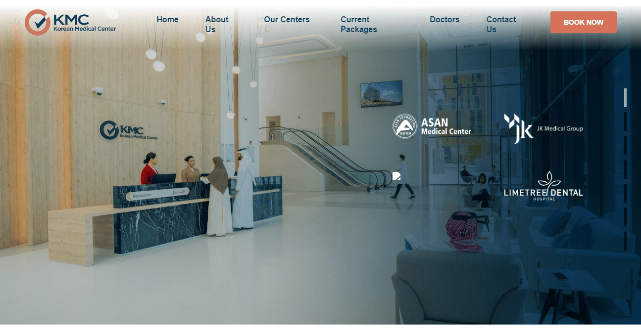 صورة واجهة الموقع الرسمي لمشفى KMC الكوري في مدينة لوسيل في الدوحة في قطر